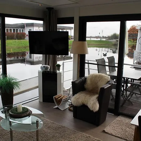 Hb 3 - Hausboot Úszó hotel Bad Bederkesa